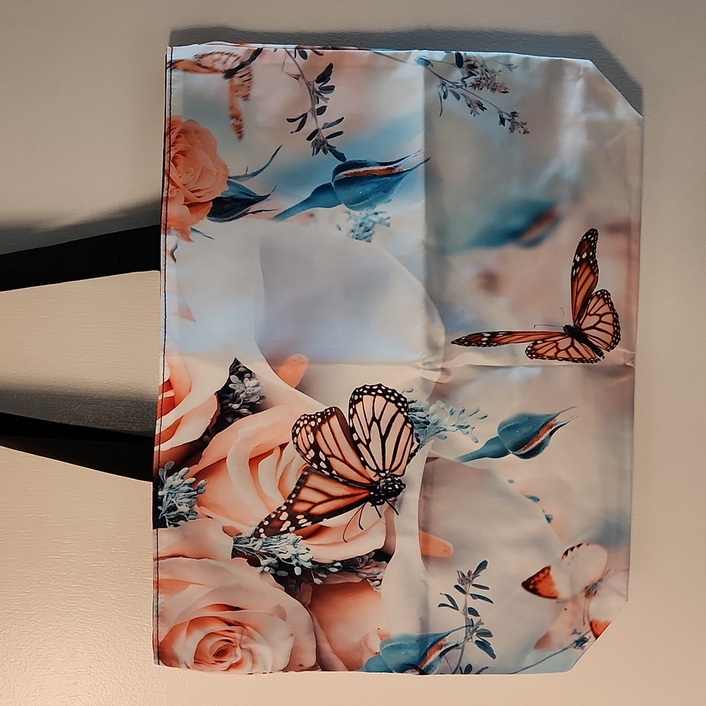 NEW- Tote Bag  - Shoulder Bag- Flowers- Roses and Butterflies 🦋